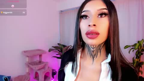 Snapshot of kali_ka chatting on February 14, 11:31 am Kali Ka Please help me with your thumbs up its important dont forget my birthday on October 26 online show from February 14, 11:31 am