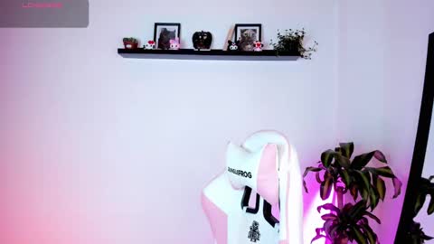 Snapshot of kali_ka chatting on September 27, 6:02 pm Kali Ka Please help me with your thumbs up its important dont forget my birthday on October 26 online show from September 27, 6:02 pm