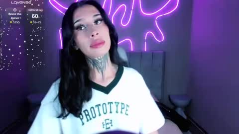 Snapshot of kali_ka chatting on October 12, 8:52 pm Kali Ka Please help me with your thumbs up its important dont forget my birthday on October 26 online show from October 12, 8:52 pm