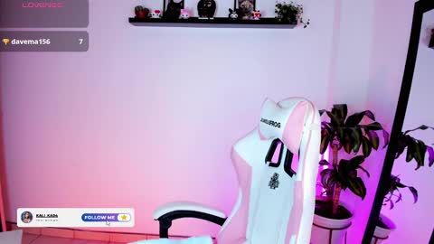 Snapshot of kali_ka chatting on November 15, 6:04 pm Kali Ka Please help me with your thumbs up its important dont forget my birthday on October 26 online show from November 15, 6:04 pm