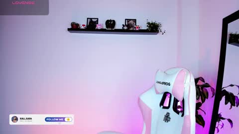 Snapshot of kali_ka chatting on November 16, 6:13 pm Kali Ka Please help me with your thumbs up its important dont forget my birthday on October 26 online show from November 16, 6:13 pm