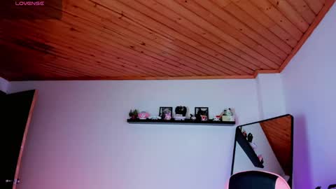 Snapshot of kali_ka chatting on May 24, 4:34 pm Kali Ka Please help me with your thumbs up its important dont forget my birthday on October 26 online show from May 24, 4:34 pm