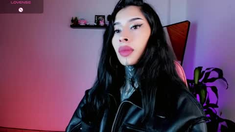 Snapshot of kali_ka chatting on June 8, 1:28 am Kali Ka Please help me with your thumbs up its important dont forget my birthday on October 26 online show from June 8, 1:28 am