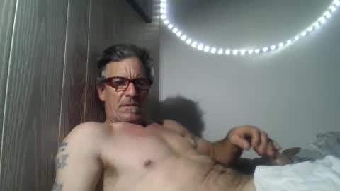 Snapshot of kalifornia91666 chatting on February 16, 7:21 pm kalifornia91666 online show from February 16, 7:21 pm