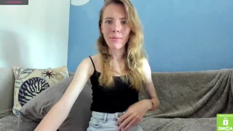 Snapshot of kalisee_ chatting on December 24, 4:33 am Kalisee online show from December 24, 4:33 am