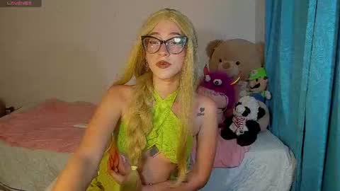 Snapshot of kalyna__bacon1 chatting on August 6, 2:02 am kalynita online show from August 6, 2:02 am
