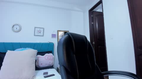 Kamilalopez online show from May 4, 6:26 pm