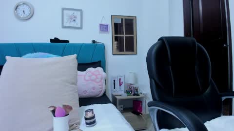 Kamilalopez online show from May 18, 8:58 pm