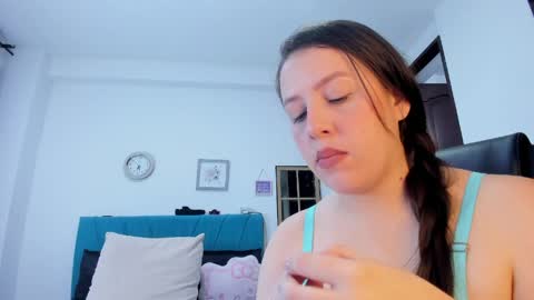 Kamilalopez online show from May 22, 11:10 pm