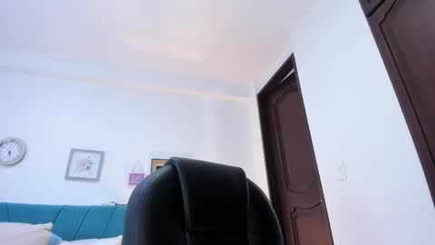 Kamilalopez online show from June 6, 9:19 pm