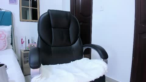 Kamilalopez online show from June 12, 11:25 pm
