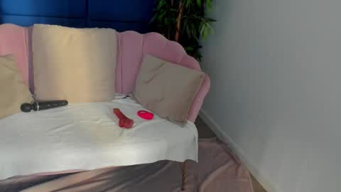 Snapshot of kamafeels chatting on November 1, 6:15 am KamaFeels online show from November 1, 6:15 am