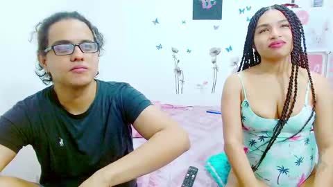Snapshot of kami_chigiri chatting on December 29, 11:39 pm Dante and Carolina independient model online show from December 29, 11:39 pm
