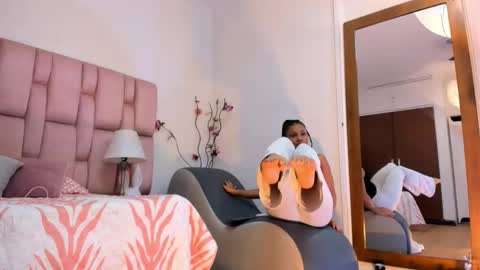 Snapshot of kamila_arias chatting on June 5, 1:06 pm online show from June 5, 1:06 pm