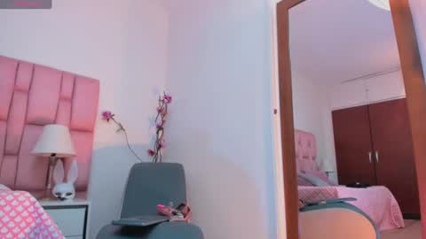 Snapshot of kamila_arias chatting on June 12, 12:48 pm online show from June 12, 12:48 pm