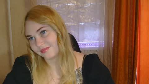 Snapshot of kamilablonde chatting on July 28, 7:48 am KamilaBlonde online show from July 28, 7:48 am