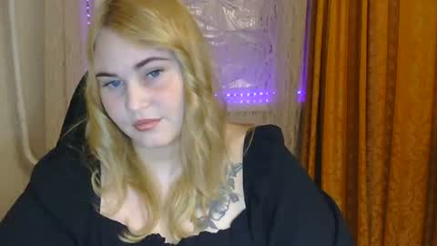 Snapshot of kamilablonde chatting on July 28, 6:20 pm KamilaBlonde online show from July 28, 6:20 pm