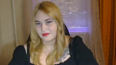 Snapshot of kamilablonde chatting on July 29, 5:22 pm KamilaBlonde online show from July 29, 5:22 pm