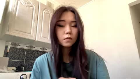 Snapshot of kamilahschaff chatting on April 18, 6:17 am Bella online show from April 18, 6:17 am