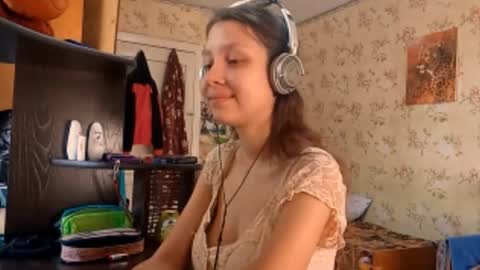 Mari  Simmons online show from September 22, 6:15 am