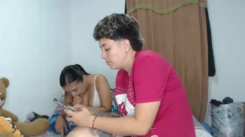 Snapshot of kammy_cami chatting on May 7, 12:05 am kammy y camila online show from May 7, 12:05 am