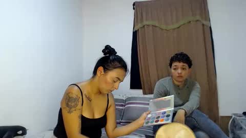 Snapshot of kammy_cami chatting on May 11, 2:45 pm kammy y camila online show from May 11, 2:45 pm