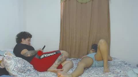 Snapshot of kammy_cami chatting on June 3, 2:33 pm kammy y camila online show from June 3, 2:33 pm