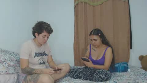 Snapshot of kammy_cami chatting on June 11, 2:53 am kammy y camila online show from June 11, 2:53 am