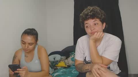 Snapshot of kammy_cami chatting on June 23, 2:53 am kammy y camila online show from June 23, 2:53 am