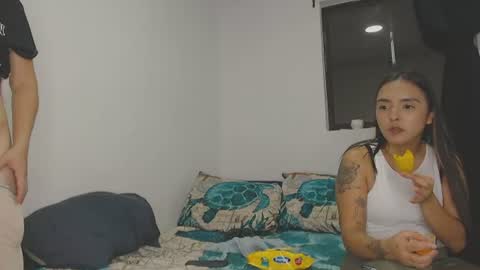 Snapshot of kammy_cami chatting on June 23, 11:47 pm kammy y camila online show from June 23, 11:47 pm