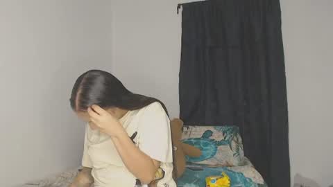 Snapshot of kammy_cami chatting on June 24, 11:15 pm kammy y camila online show from June 24, 11:15 pm
