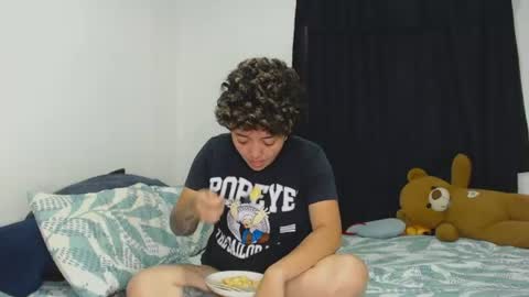 Snapshot of kammy_cami chatting on July 22, 12:30 pm kammy y camila online show from July 22, 12:30 pm
