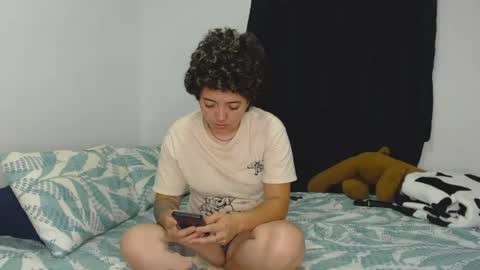 Snapshot of kammy_cami chatting on August 5, 12:30 pm kammy y camila online show from August 5, 12:30 pm