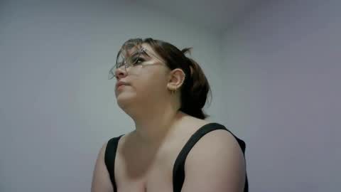 Vanessa and Kevin online show from March 18, 2:15 am