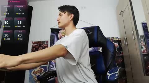 Snapshot of kanekixxxhot chatting on May 10, 12:32 pm andres online show from May 10, 12:32 pm