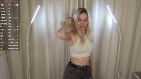 Snapshot of kaneshacornick chatting on December 3, 4:16 pm Alice online show from December 3, 4:16 pm