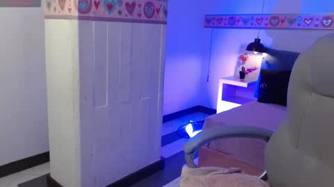 Snapshot of kaoryy_1 chatting on December 16, 11:37 am kaoryy_1 online show from December 16, 11:37 am