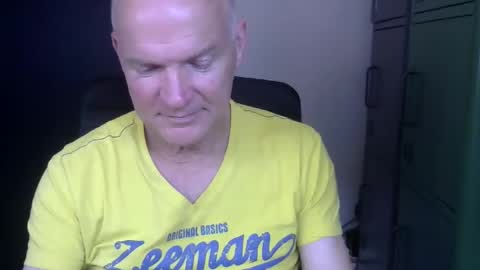 Robbie online show from April 23, 2:08 pm