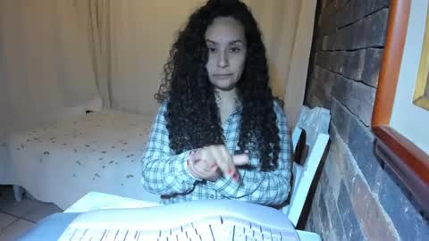 Snapshot of kara__gower chatting on February 14, 2:18 am kara online show from February 14, 2:18 am