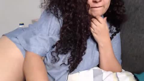 Snapshot of kara__gower chatting on December 3, 3:25 am kara online show from December 3, 3:25 am