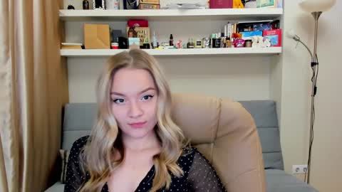 Snapshot of kara_smith_ chatting on December 13, 10:34 pm Kara. Off from 15th till 24th of December online show from December 13, 10:34 pm