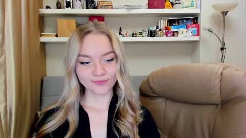 Snapshot of kara_smith_ chatting on December 15, 2:30 am Kara. Off from 15th till 24th of December online show from December 15, 2:30 am