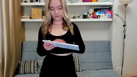 Snapshot of kara_smith_ chatting on December 15, 10:04 pm Kara. Off from 15th till 24th of December online show from December 15, 10:04 pm