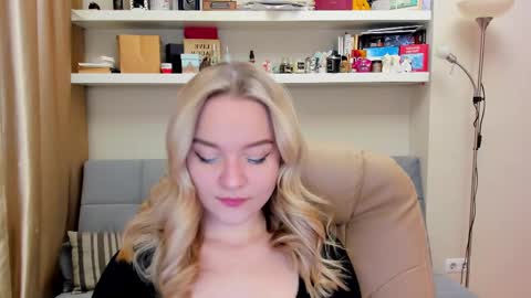 Snapshot of kara_smith_ chatting on February 16, 9:16 pm Kara. Off from 15th till 24th of December online show from February 16, 9:16 pm