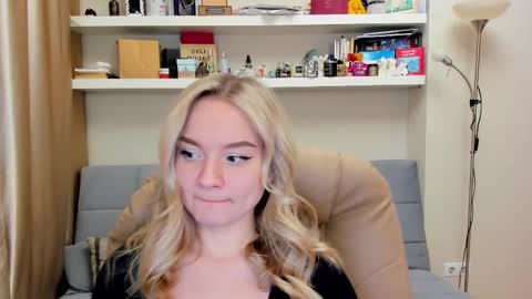 Snapshot of kara_smith_ chatting on February 22, 11:03 pm Kara. Off from 15th till 24th of December online show from February 22, 11:03 pm