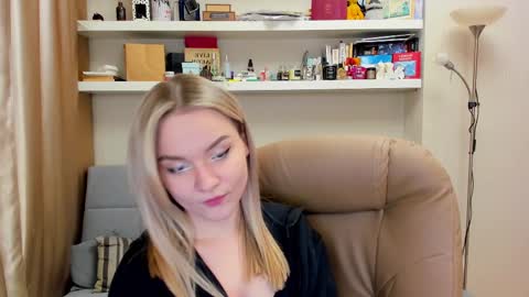 Snapshot of kara_smith_ chatting on February 27, 12:54 am Kara. Off from 15th till 24th of December online show from February 27, 12:54 am