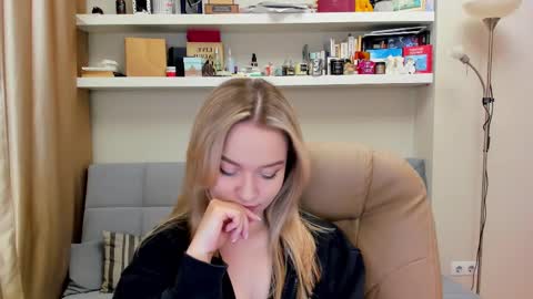 Snapshot of kara_smith_ chatting on March 6, 12:54 am Kara. Off from 15th till 24th of December online show from March 6, 12:54 am