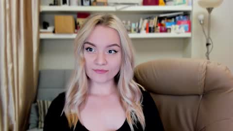 Snapshot of kara_smith_ chatting on September 15, 11:05 pm Kara. Off from 15th till 24th of December online show from September 15, 11:05 pm