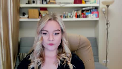 Snapshot of kara_smith_ chatting on October 2, 10:39 pm Kara. Off from 15th till 24th of December online show from October 2, 10:39 pm