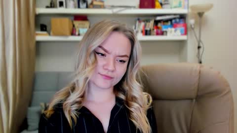 Snapshot of kara_smith_ chatting on November 14, 11:35 pm Kara. Off from 15th till 24th of December online show from November 14, 11:35 pm